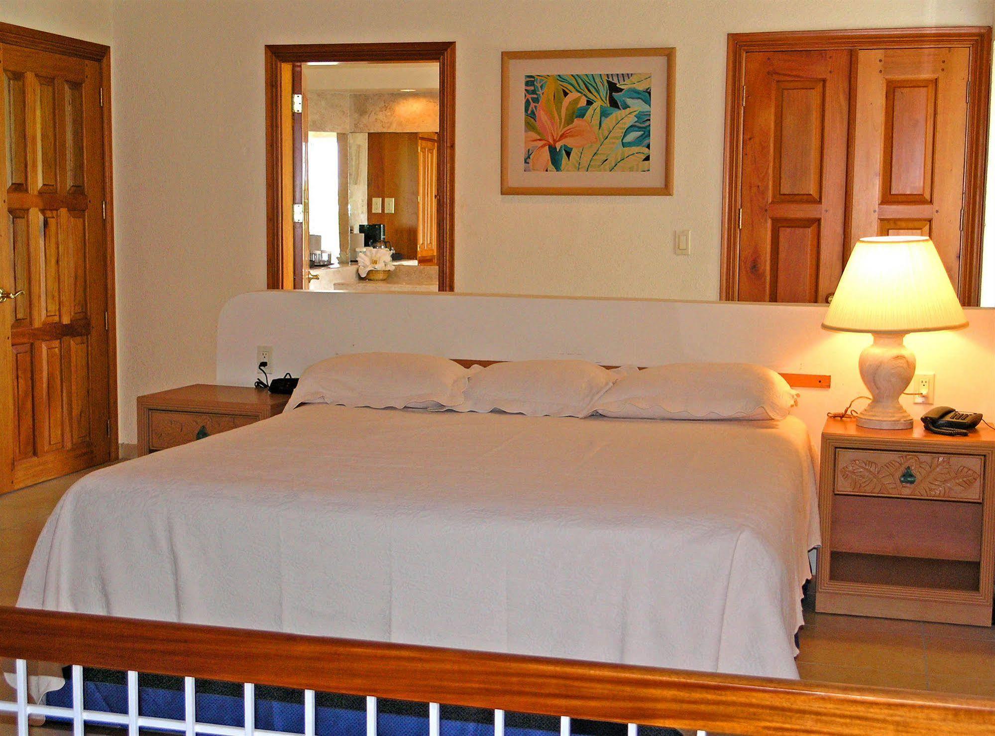 Marina Puesta Del Sol Hotel Aposentillo Exterior photo